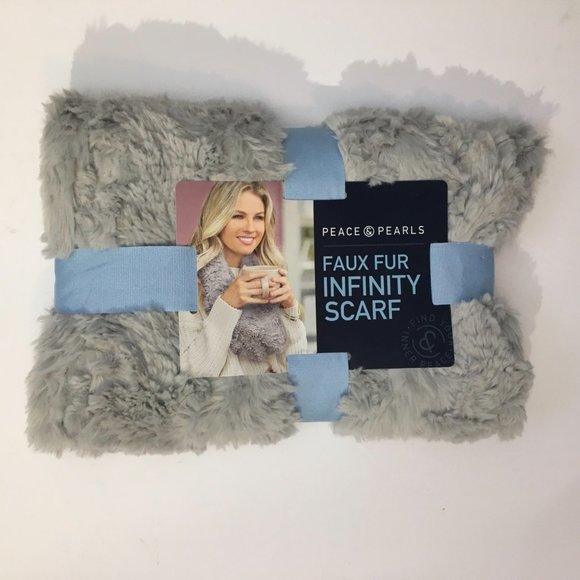 NWT Faux Fur Infinity Scarf, Galentine's Day Gift, Gift for Her, Super soft - Picture 8 of 9